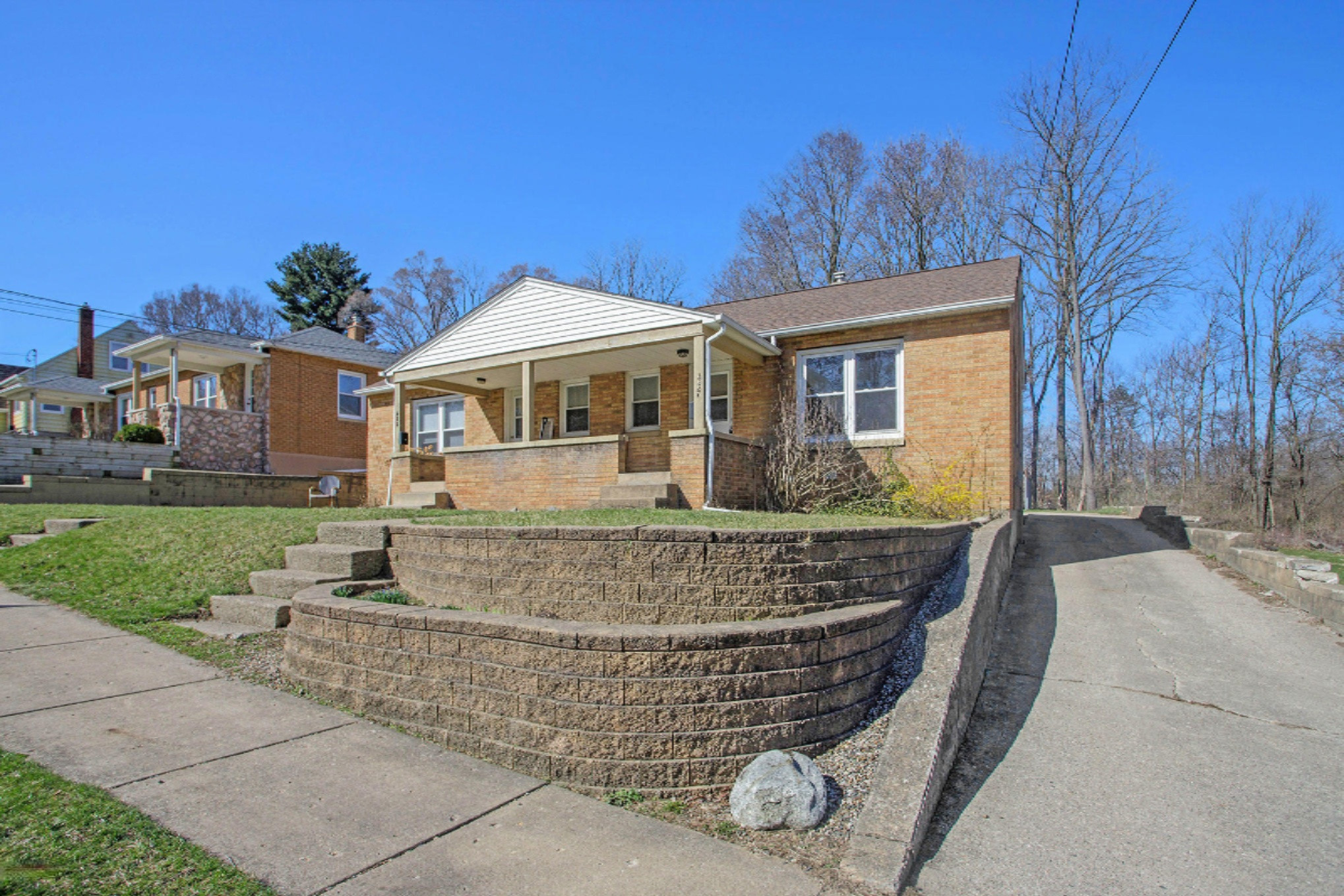 455 North 25th Street Springfield, MI 49037 - Photo 2 of 20 _MG_7900