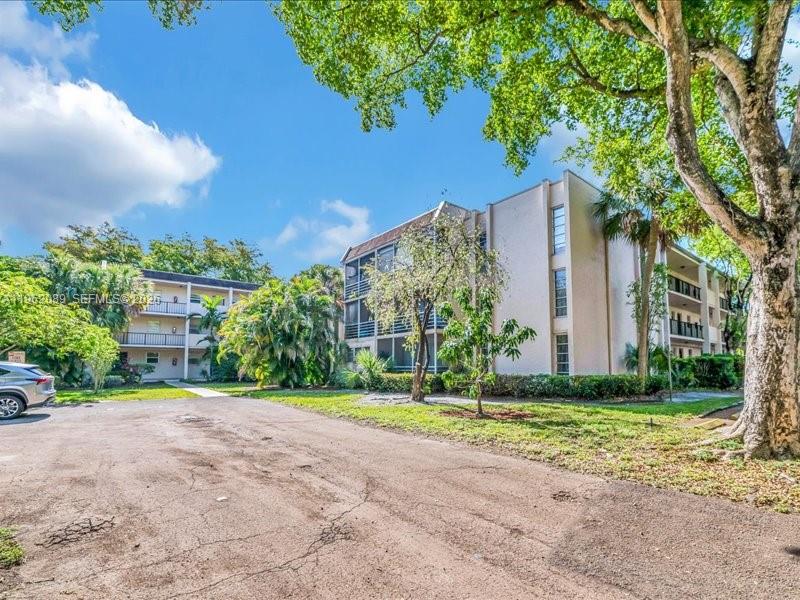 469 North Pine Island Road, Unit B305 Plantation, FL 33324 - Photo 2 of 32