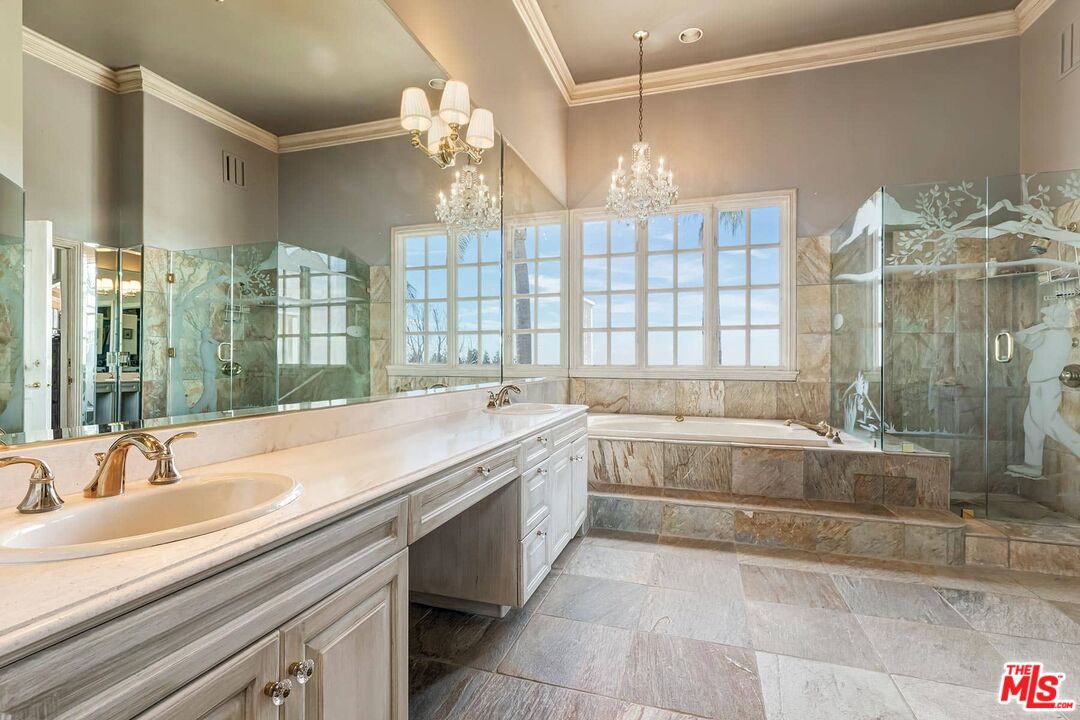 2286 Canyonback Road Los Angeles, CA 90049 - Photo 21 of 40 a spacious bathroom with a granite countertop double vanity sink a mirror and a bathtub