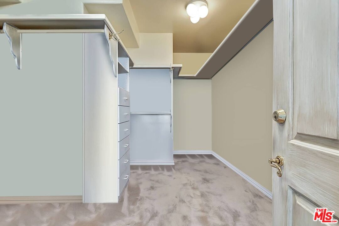 2286 Canyonback Road Los Angeles, CA 90049 - Photo 22 of 40 a view of entryway