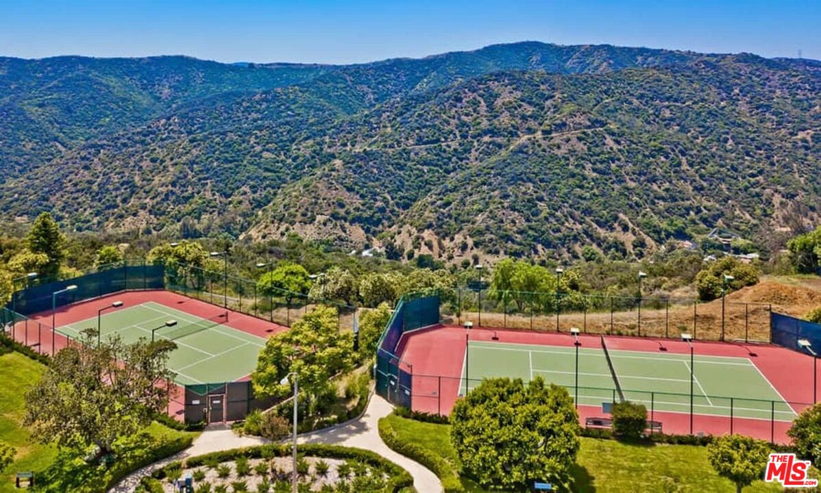 2286 Canyonback Road Los Angeles, CA 90049 - Photo 36 of 40 a picture of city view