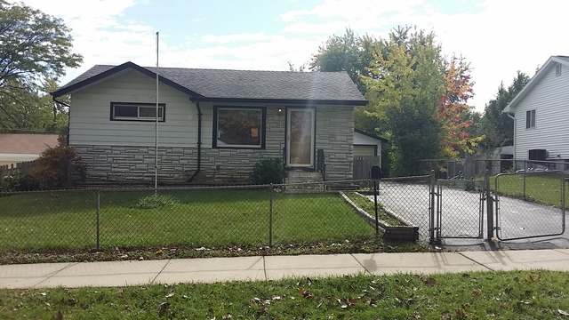 2521 Sequoit Road Waukegan, IL 60087 - Photo 3 of 21