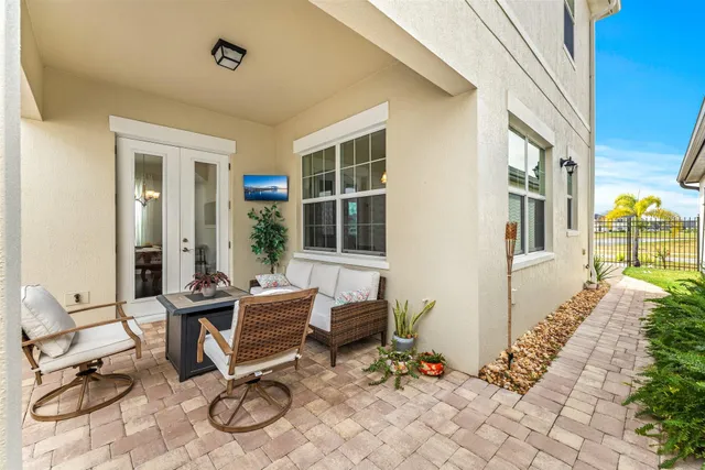 a view of a entryway with furniture