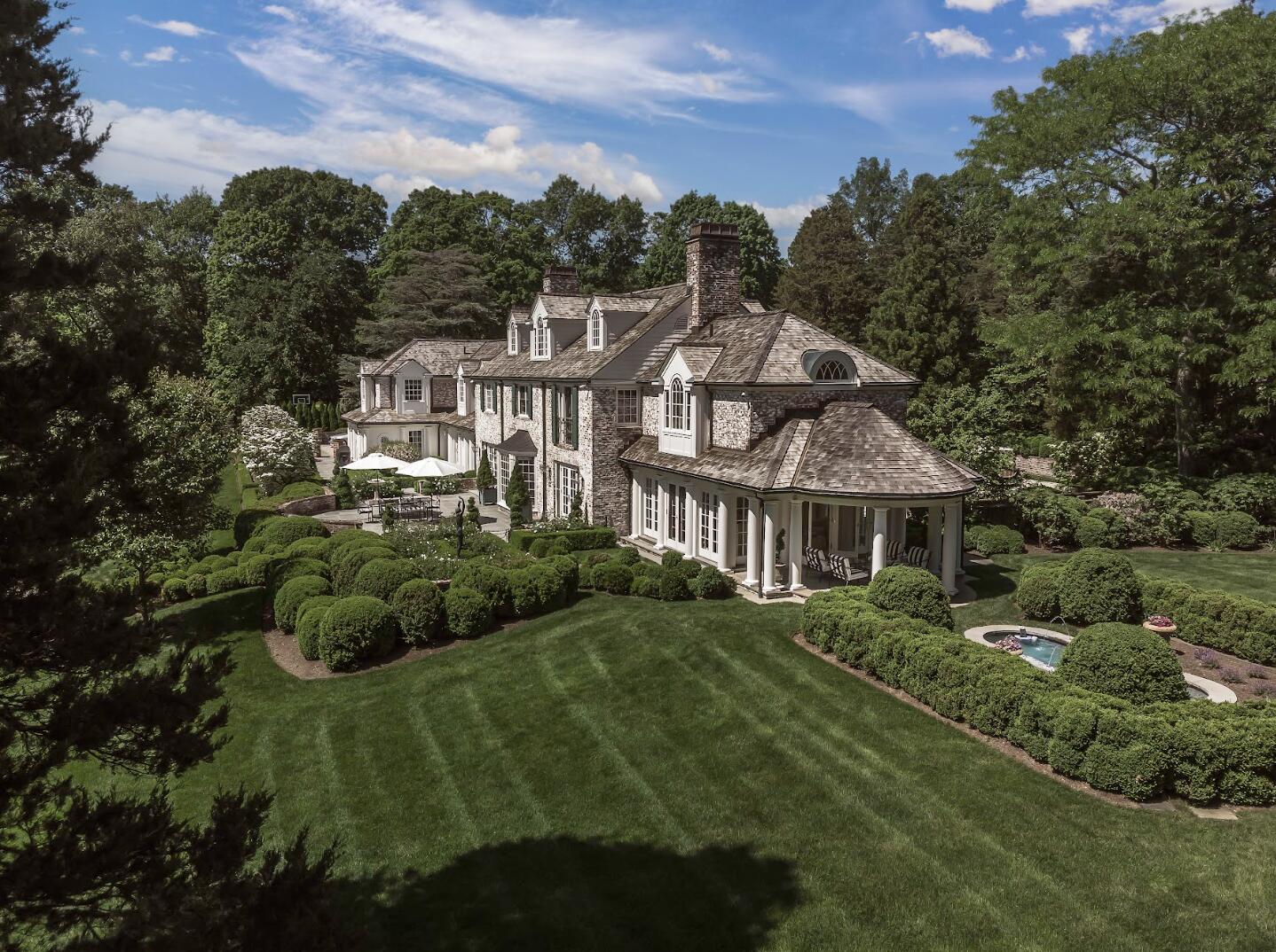 1024 Smith Ridge Road New Canaan, CT 06840 - Photo 39 of 40 a front view of a house with a garden