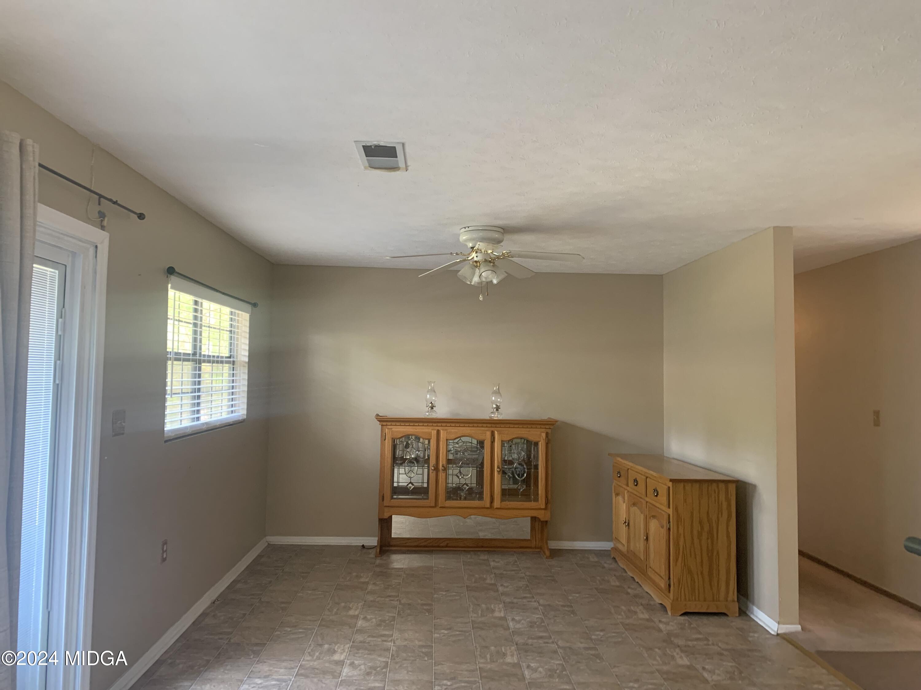 327 Chestnut Hill Road Fort Valley, GA 31030 - Photo 8 of 46 Dining Area