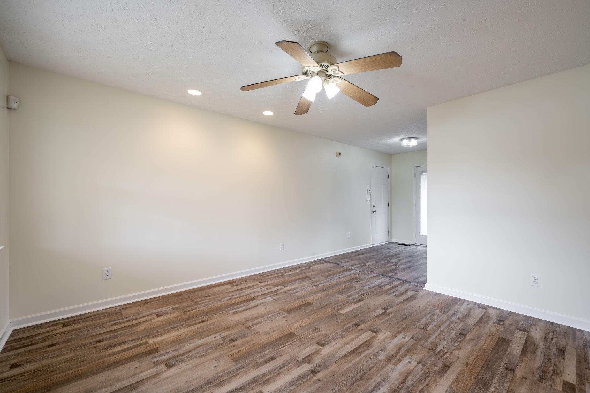 1458 Dustin Drive Dalton, GA 30720 - Photo 13 of 36 LIVING ROOM