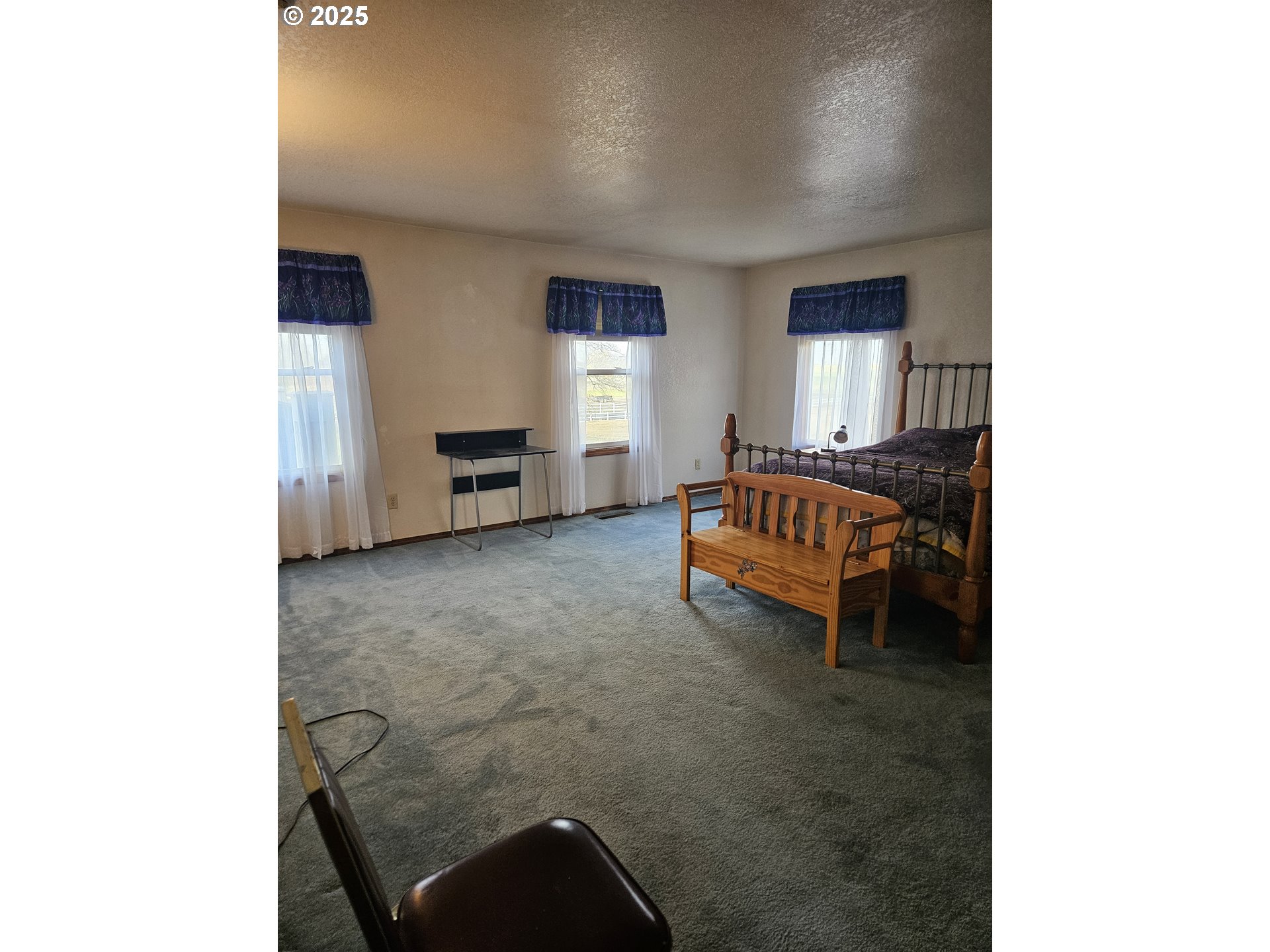 78845 Eastregaard Road Boardman, OR 97818 - Photo 14 of 27 a living room with furniture and a couch