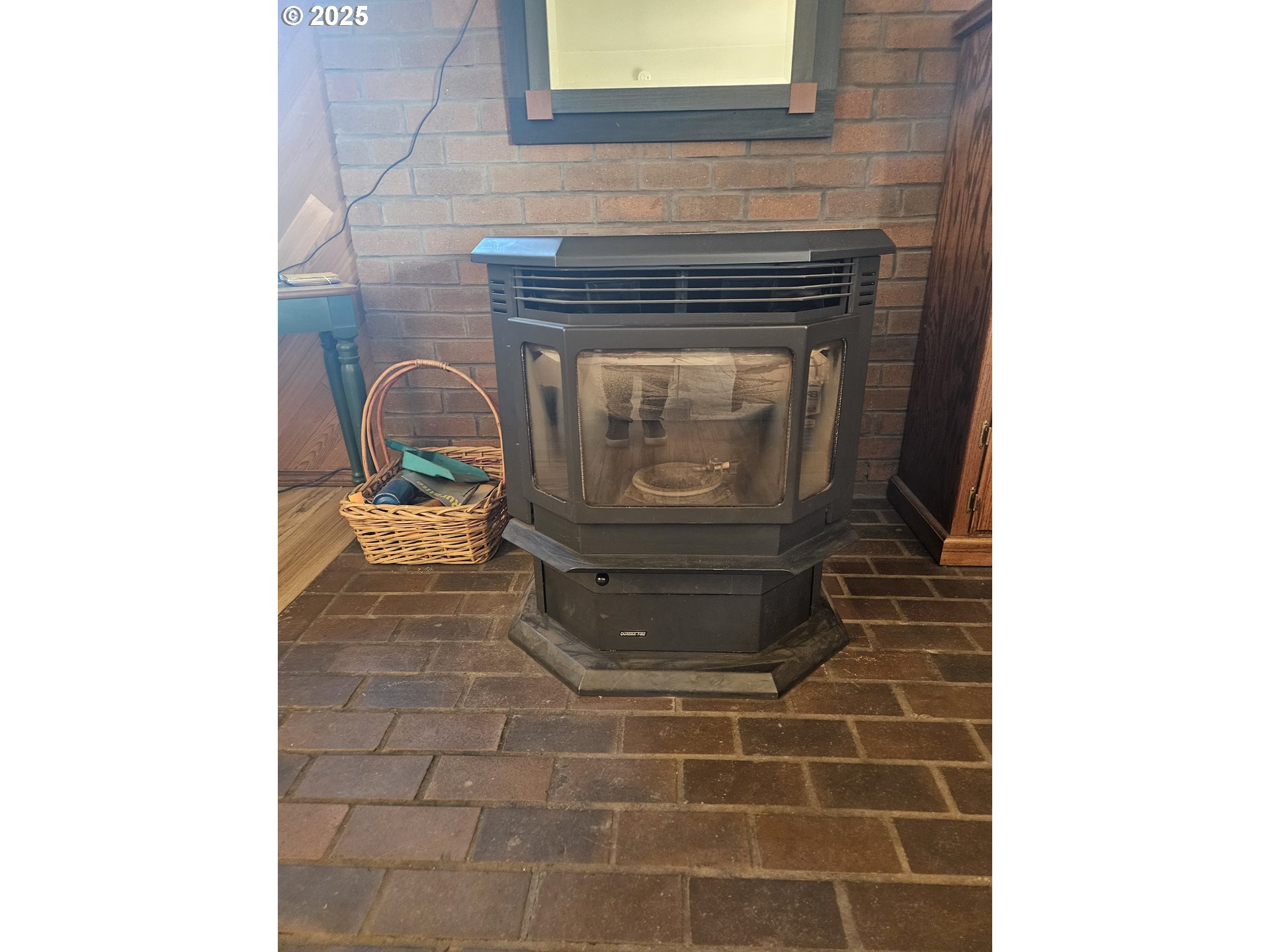 78845 Eastregaard Road Boardman, OR 97818 - Photo 23 of 27 a stove top oven sitting inside of a kitchen