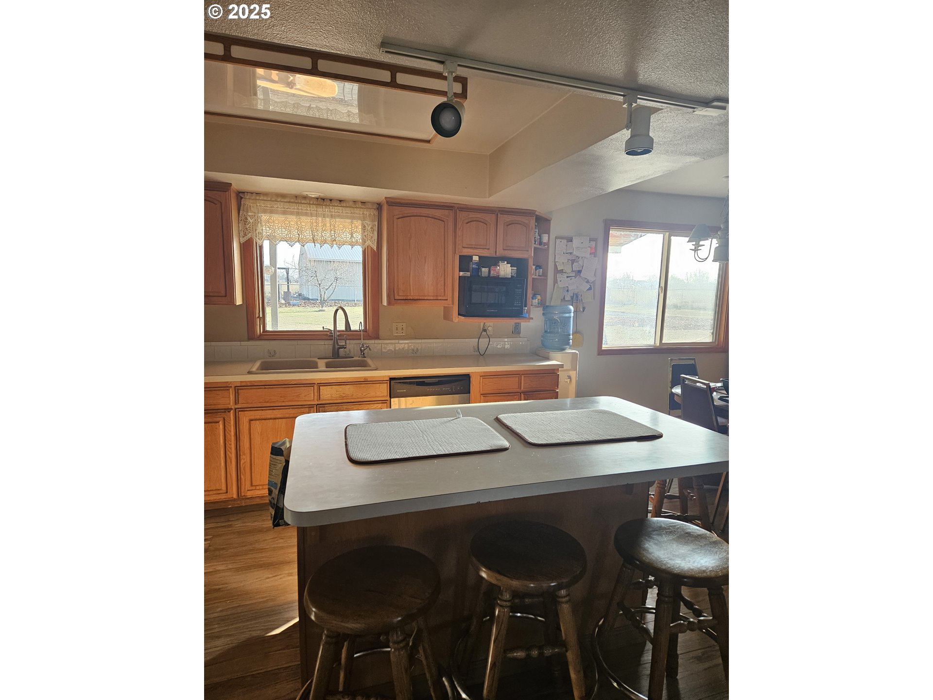78845 Eastregaard Road Boardman, OR 97818 - Photo 27 of 27 a kitchen with a table and chairs