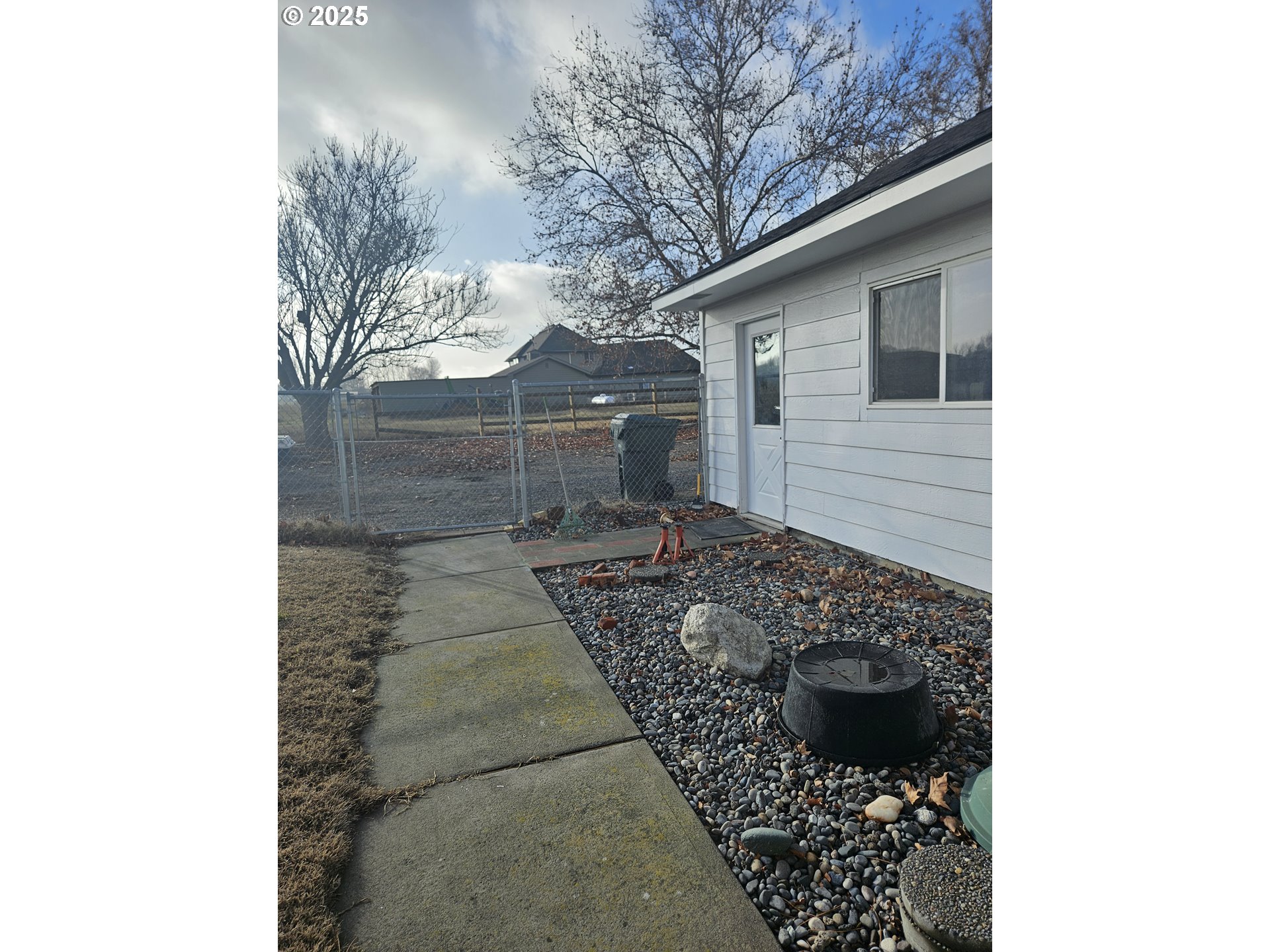 78845 Eastregaard Road Boardman, OR 97818 - Photo 8 of 27 a view of back yard of the house