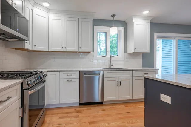 $689,900 | 5 Doucet Avenue, Nashua, NH 03062