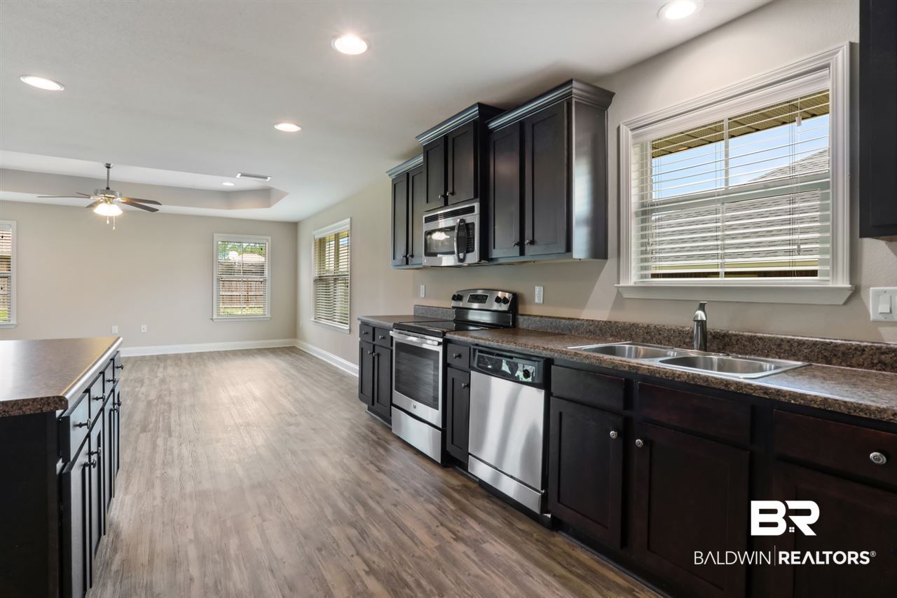 18955 Tralee Court Foley, AL 36535 - Photo 4 of 21 Kitchen