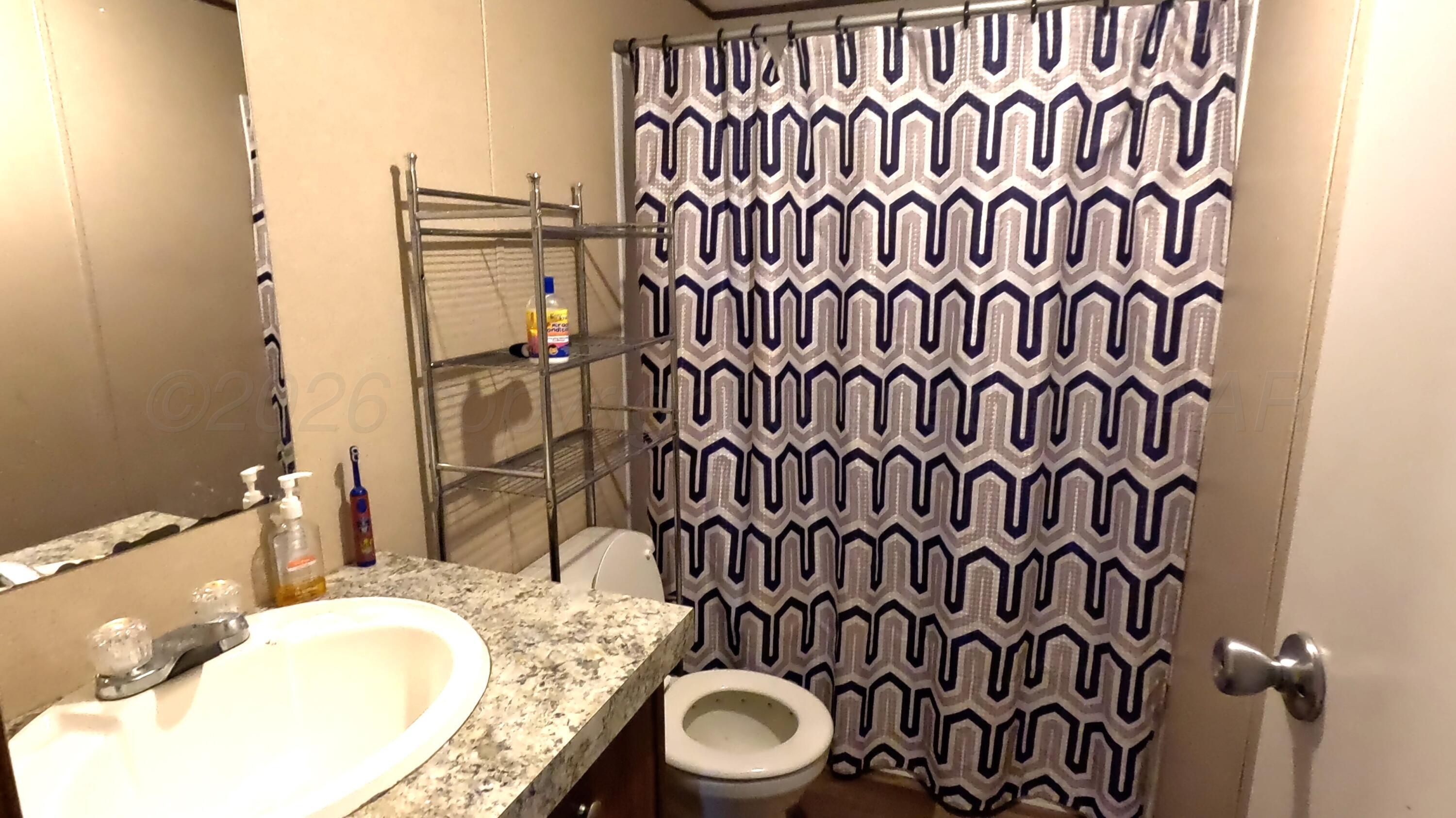 103 Bear Lane Dumas, TX 79029 - Photo 16 of 16 middle bathroom