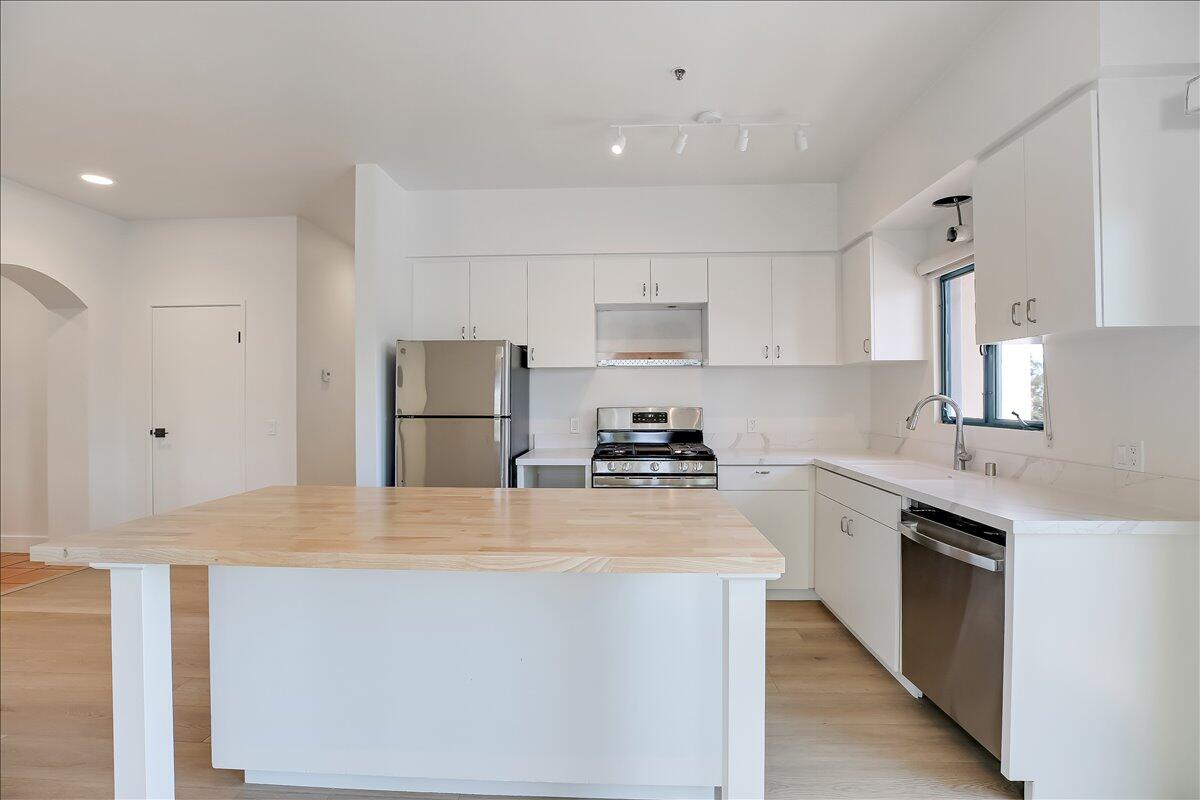 612 Anacapa Street, Unit A Santa Barbara, CA 93101 - Photo 4 of 20 17-017