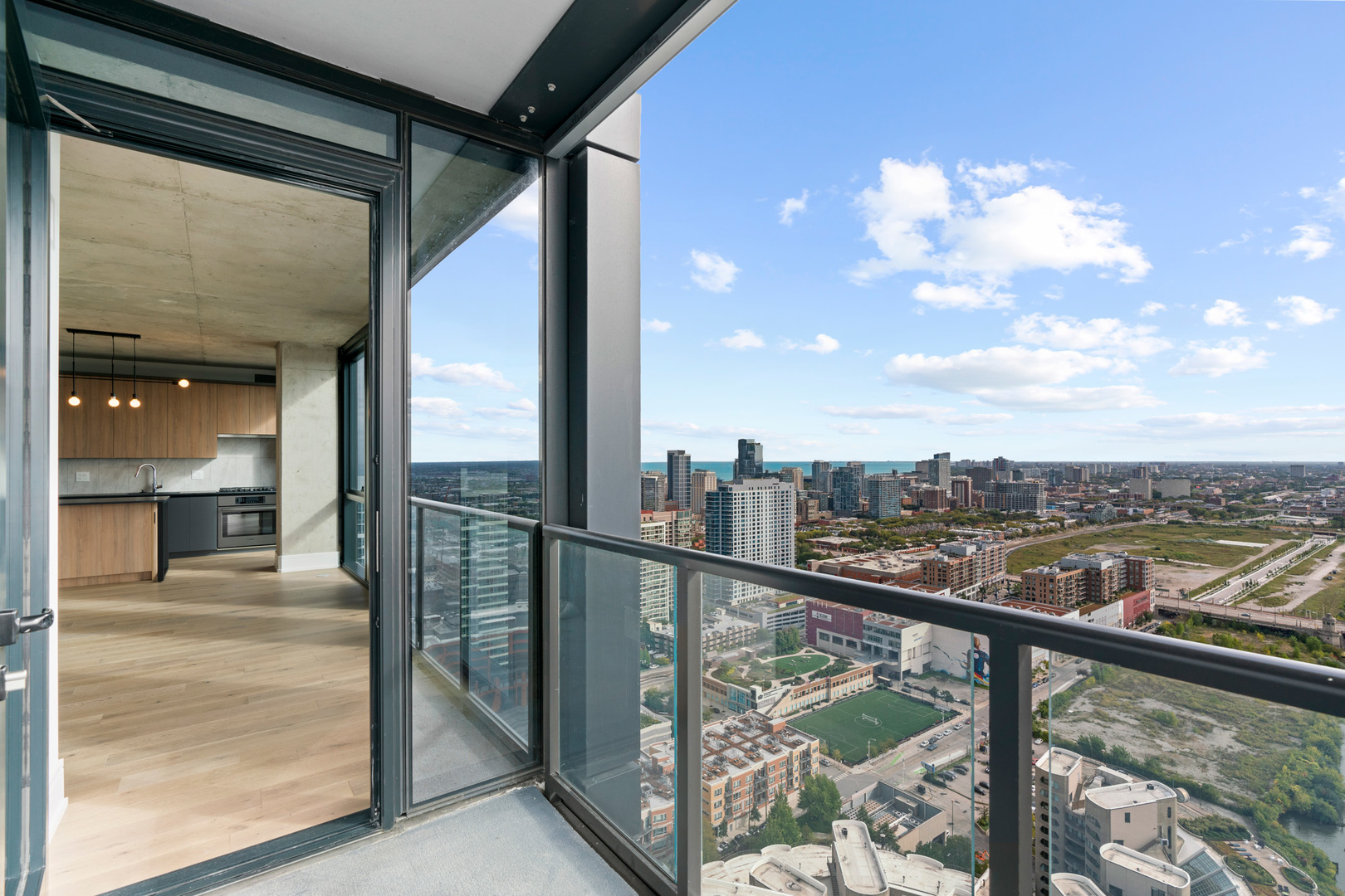234 West Polk Street, Unit 4101 Chicago, IL 60607 - Photo 6 of 32 a view of a balcony with city view
