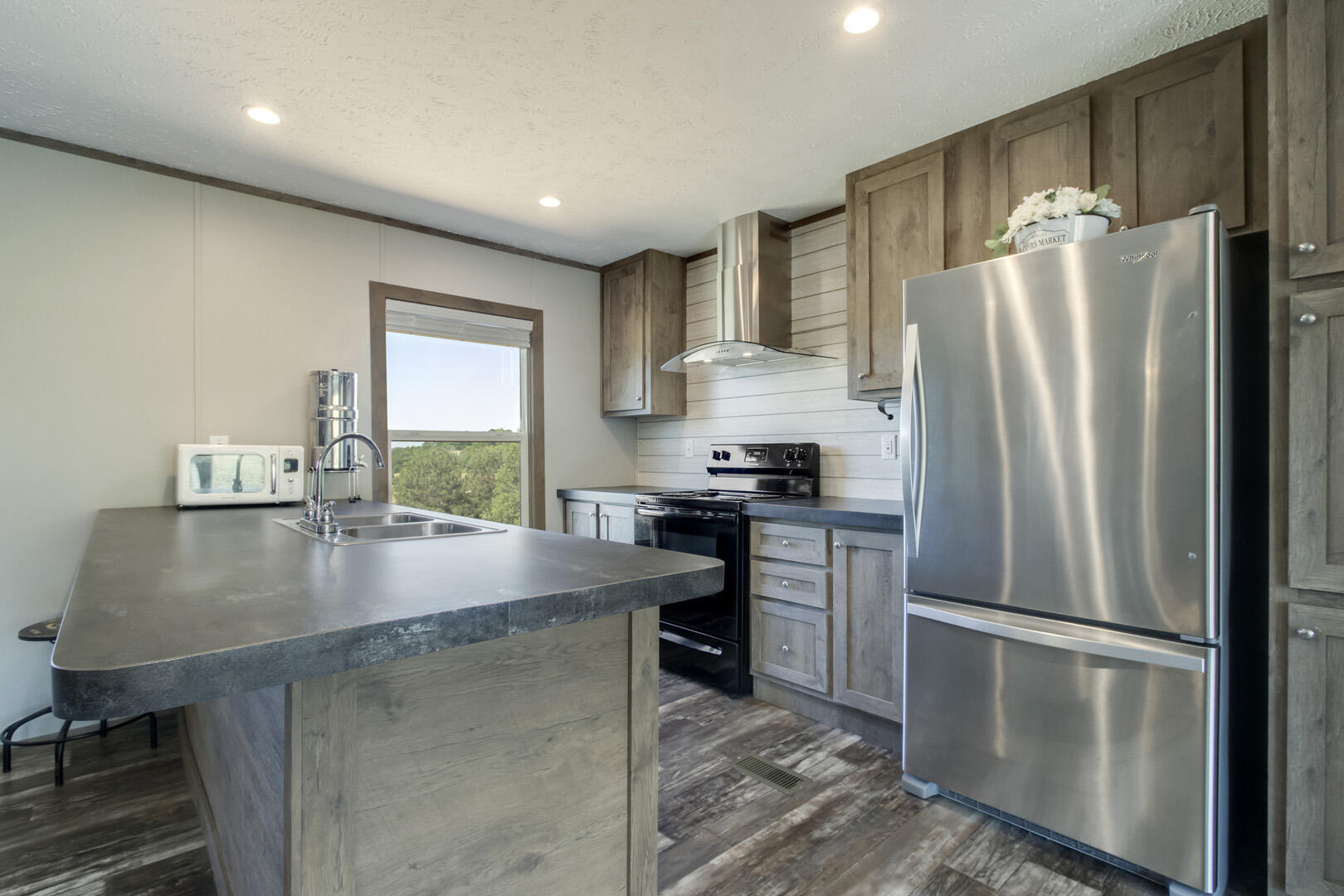 501 North N Ridge Decatur, TN 37322 - Photo 11 of 39 12_NRidgeLineRoad_501_Kitchen01