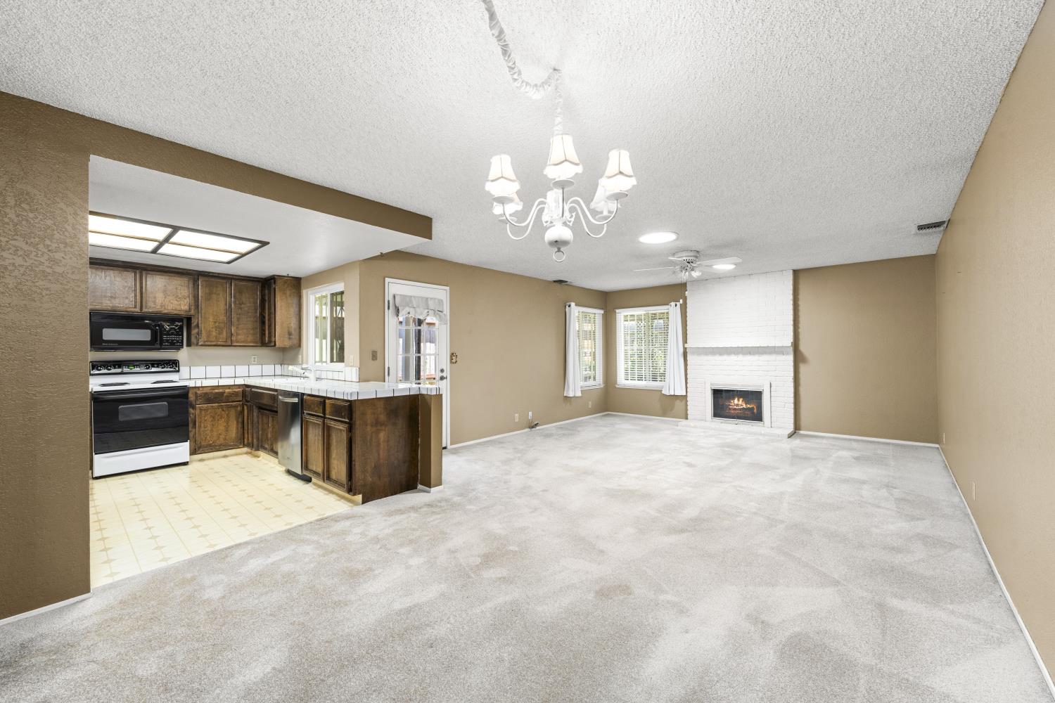 1115 Ravine View Drive Roseville, CA 95661 - Photo 5 of 20