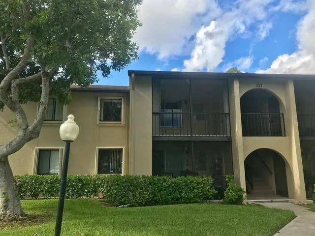 $2,100 | 527 Shady Pine Way, Unit A2, Greenacres, FL 33415