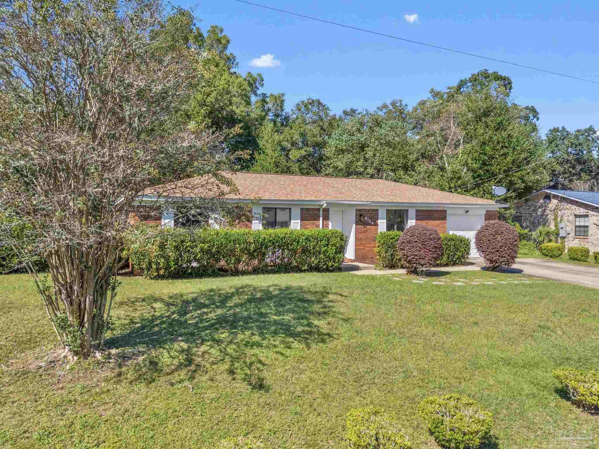 3135 Bent Oak Road Pensacola, FL 32526 - Photo 46 of 47 a front view of house with yard and green space