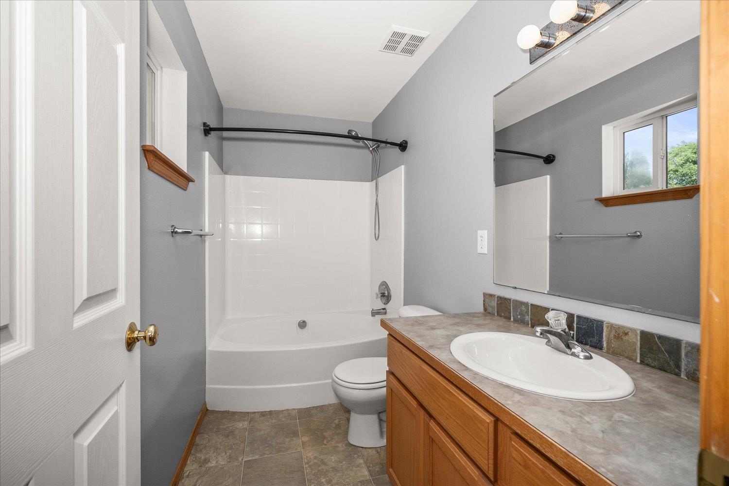 10002 West Richland Road Cheney, WA 99004 - Photo 11 of 30