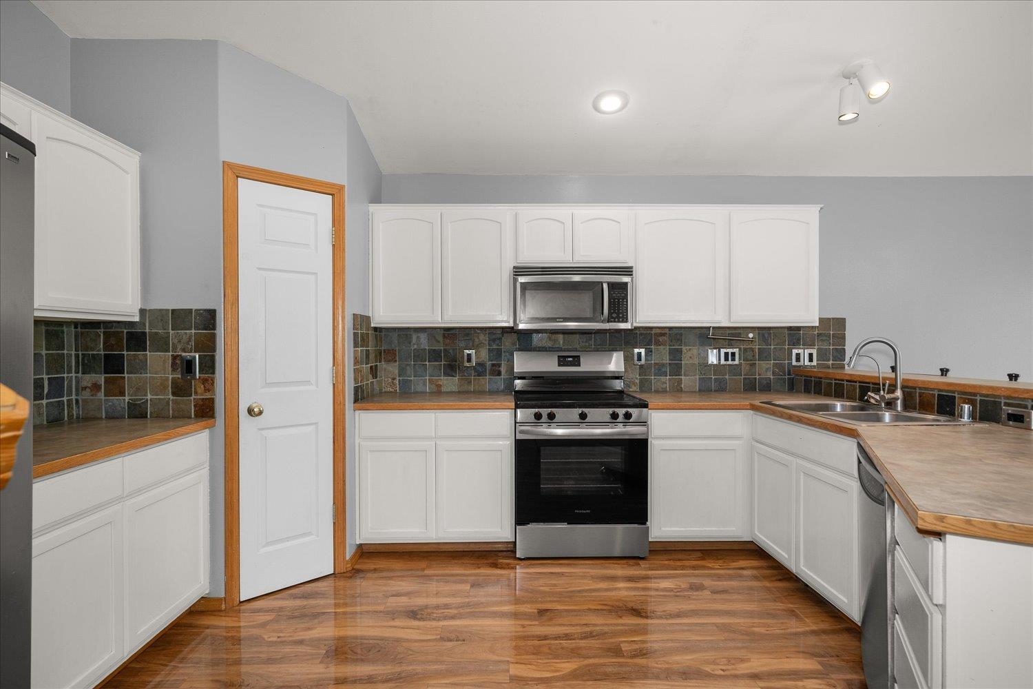 10002 West Richland Road Cheney, WA 99004 - Photo 7 of 30