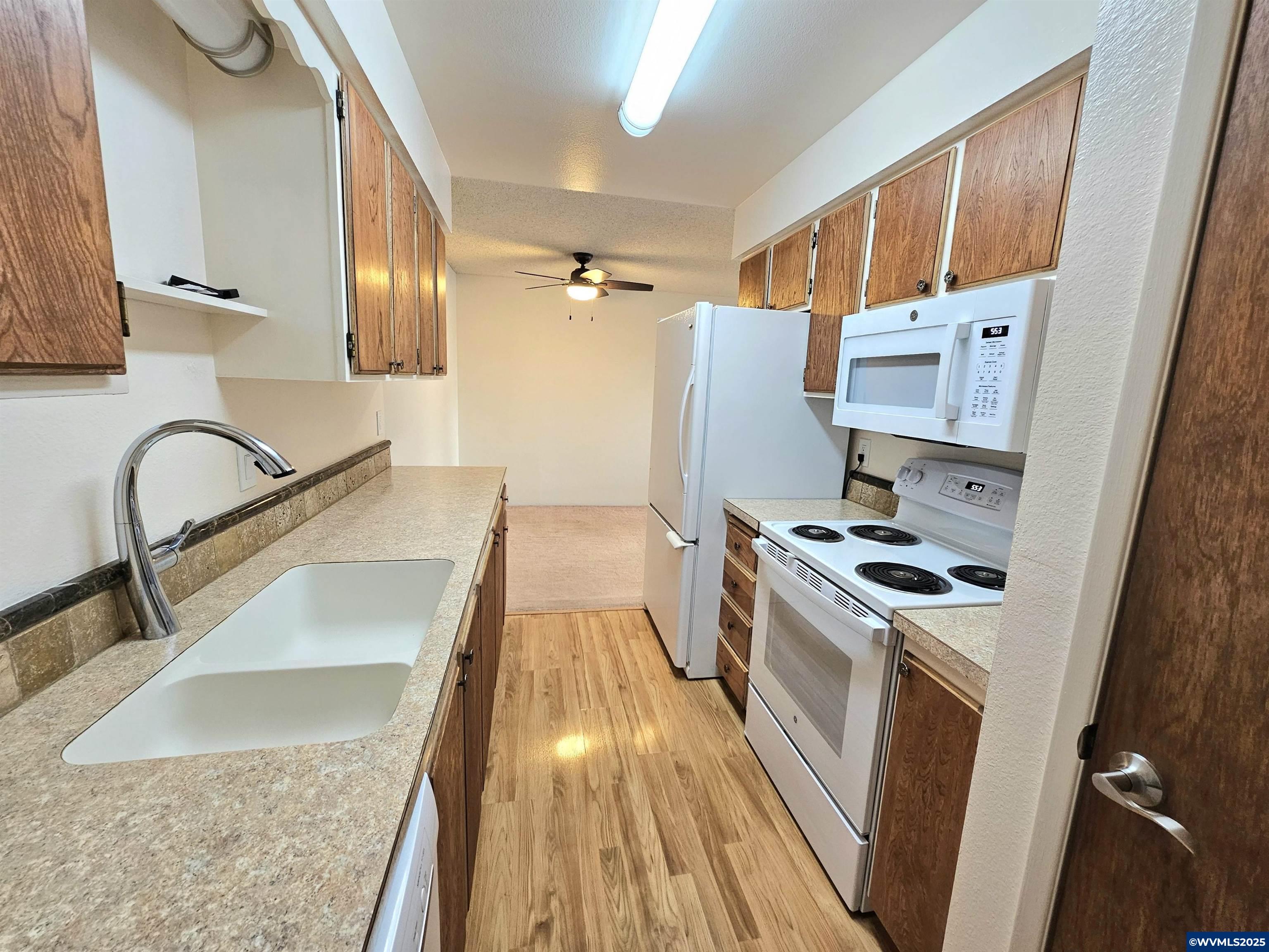 950 Evergreen Road, Unit 207 Woodburn, OR 97071 - Photo 17 of 33