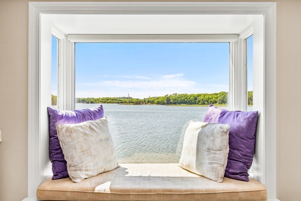 34 Cliff Road Hingham, MA 02043 - Photo 11 of 24 a picture of a rug