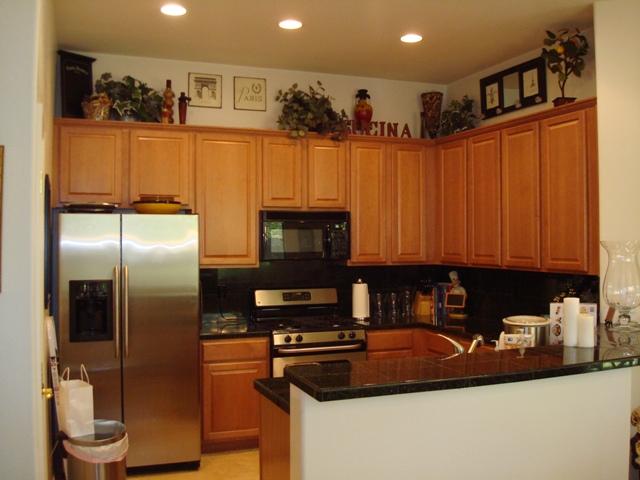 1857 West Periwinkle Way Chandler, AZ 85248 - Photo 2 of 25 Granite and Stainless Steel!