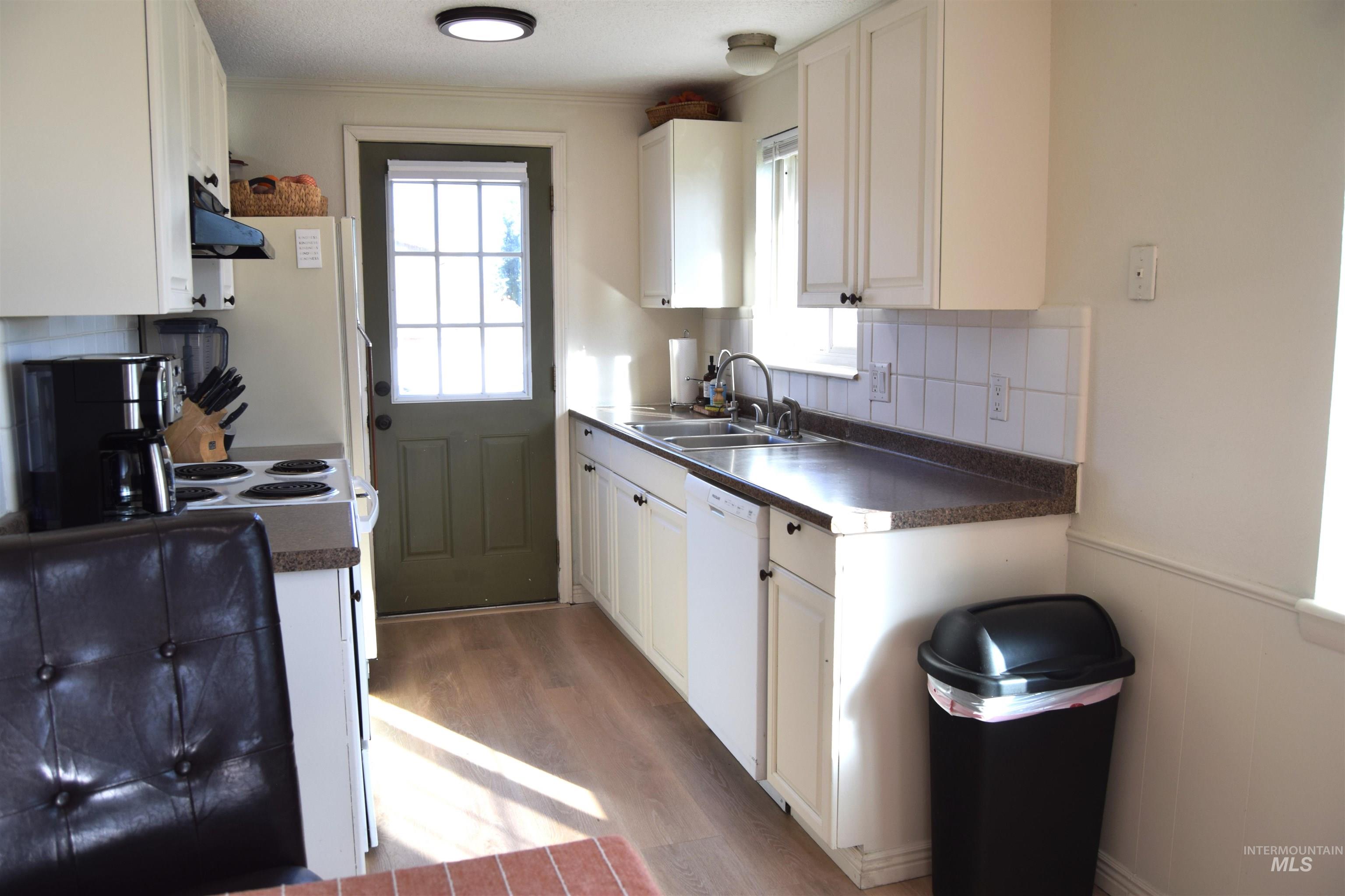 5654 Hillview Road Emmett, ID 83617 - Photo 11 of 35 Gallery Image 11