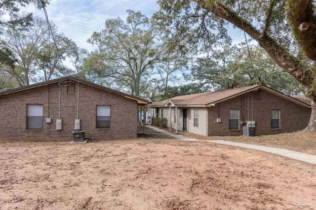 $1,100 | 5405 East Shore Drive, Pensacola, FL 32505