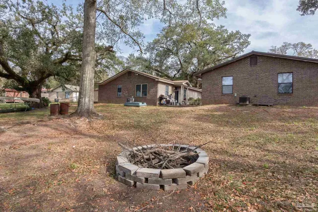 $1,100 | 5405 East Shore Drive, Pensacola, FL 32505