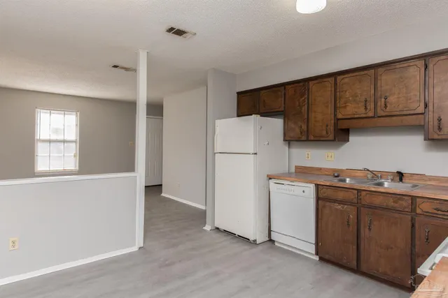 $1,100 | 5405 East Shore Drive, Pensacola, FL 32505