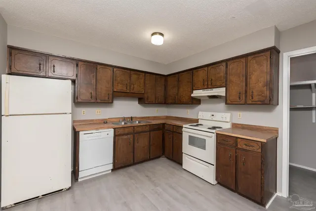 $1,100 | 5405 East Shore Drive, Pensacola, FL 32505