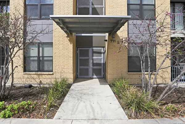 $966 | 711 South Frio Street, Unit 1203, San Antonio, TX 78207
