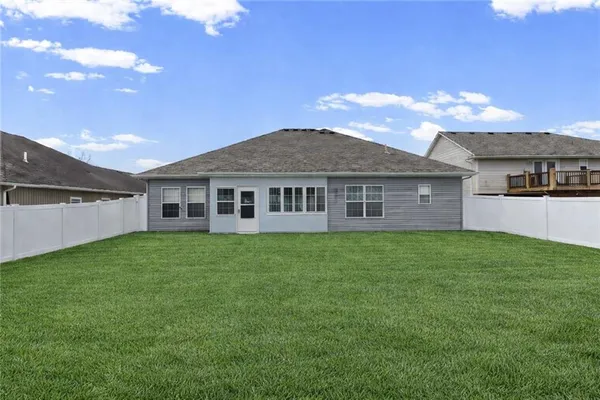 $340,000 | 607 Oakmont Drive, Warrensburg, MO 64093