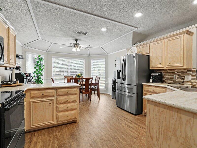 2908 85th Street Lubbock, TX 79423 - Photo 3 of 15 Room for multiple cooks