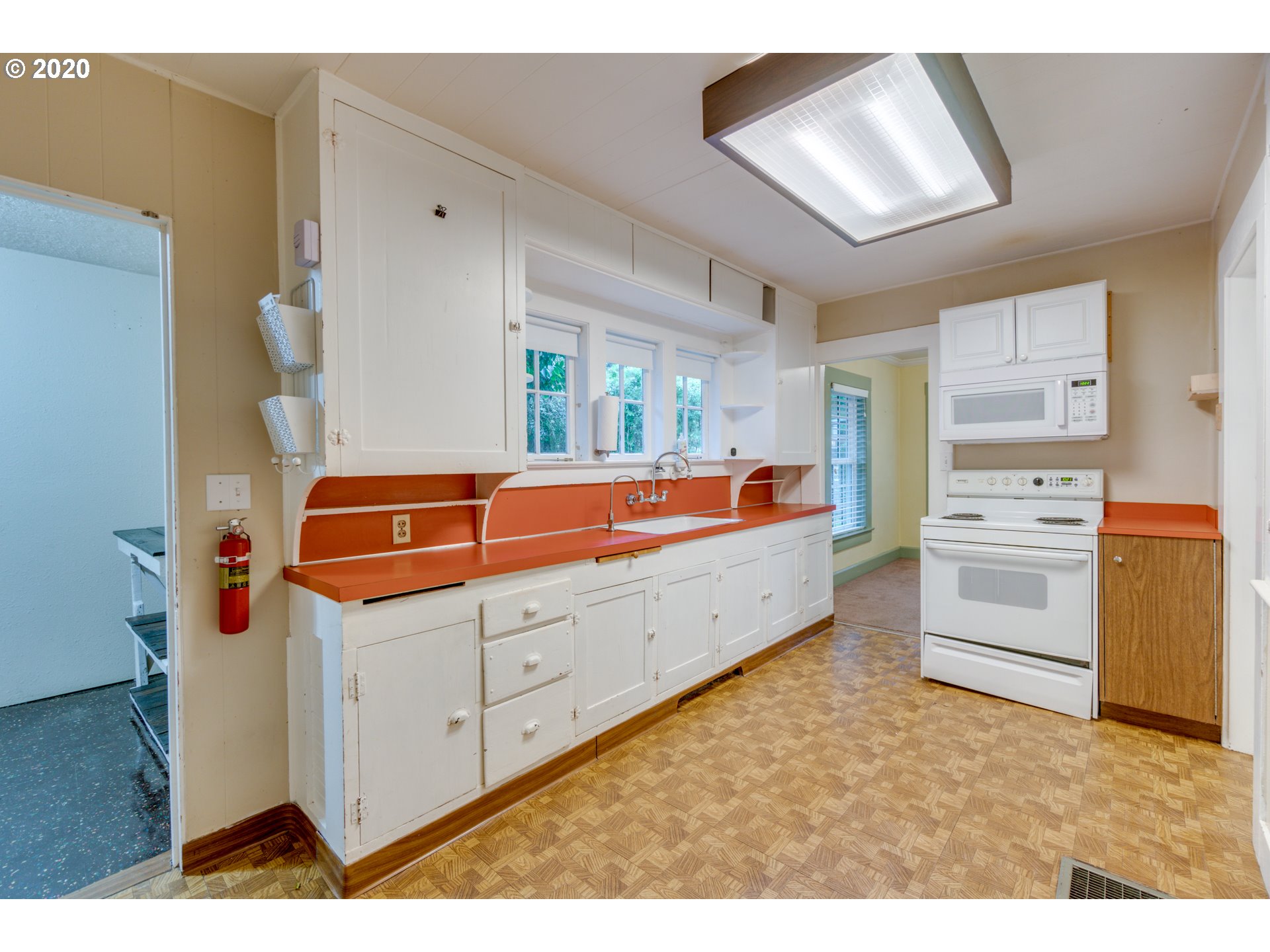 7604 Southwest 35th Avenue Portland, OR 97219 - Photo 14 of 32 Kitchen