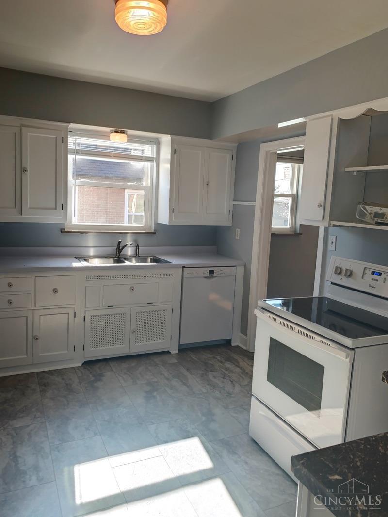 3954 School Section Road Cincinnati, OH 45211 - Photo 9 of 22