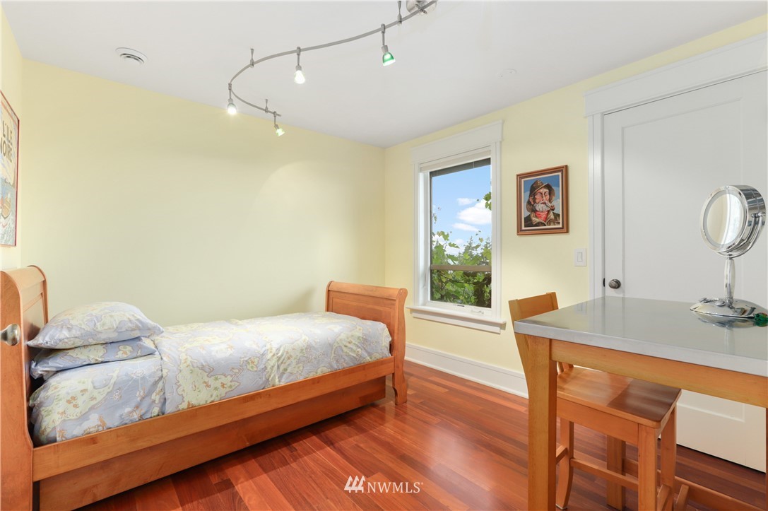 711 Briar Road Bellingham, WA 98225 - Photo 32 of 40 a bedroom with a bed and a table