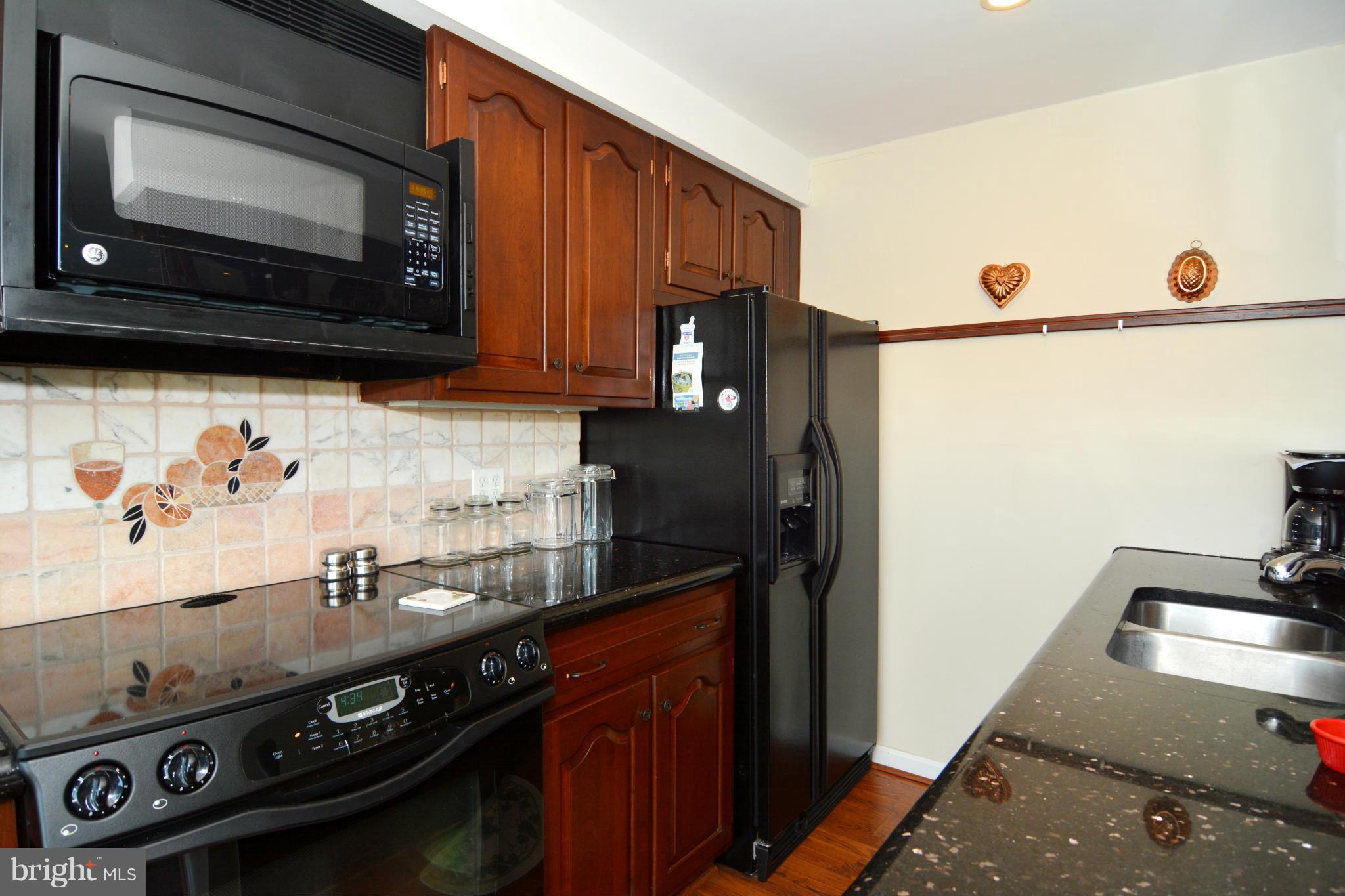 230 Kirkley Road Annapolis, MD 21401 - Photo 23 of 30 Kitchen with Gorgeous Granite Counters