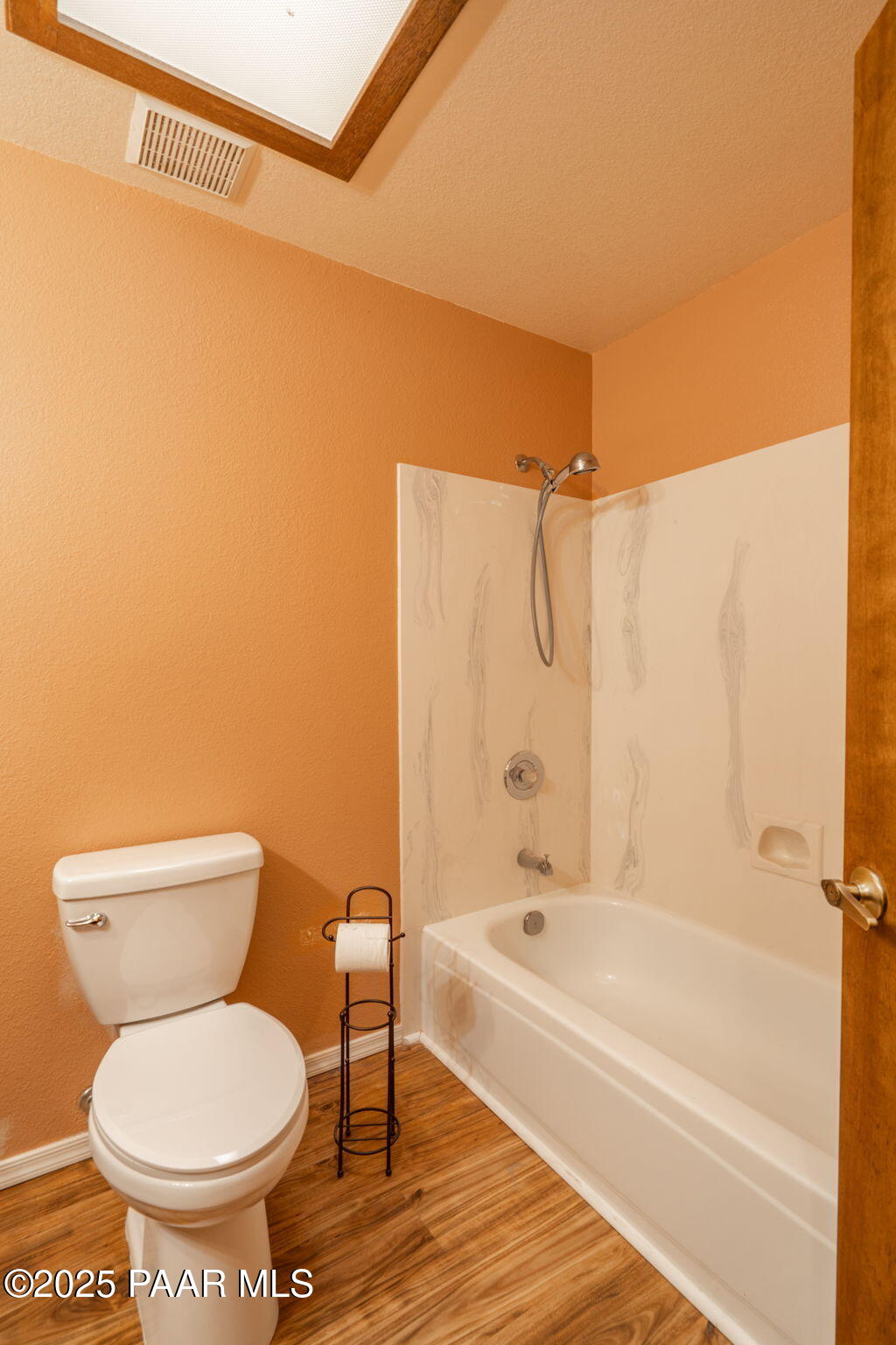 11992 Rawhide Ridge Dewey, AZ 86327 - Photo 22 of 46 a bathroom with a toilet and a bath tub