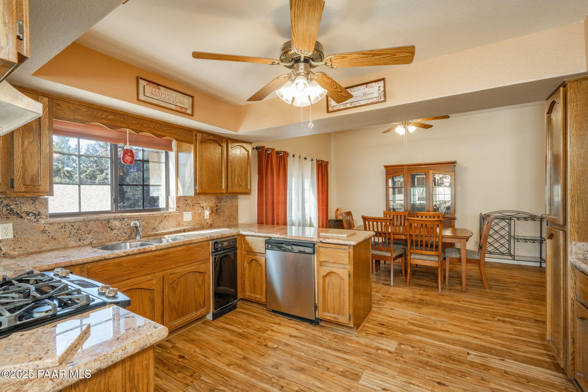 11992 Rawhide Ridge Dewey, AZ 86327 - Photo 9 of 46 a kitchen with lots of counter top space