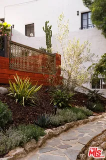 $1,395,000 | 3223 Larissa Drive, Los Angeles, CA 90026