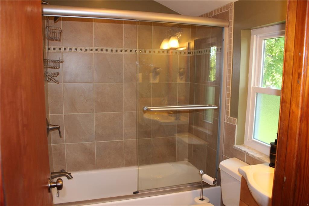 422 Dailey Road Brentwood, PA 15227 - Photo 11 of 22 Tiled shower surround