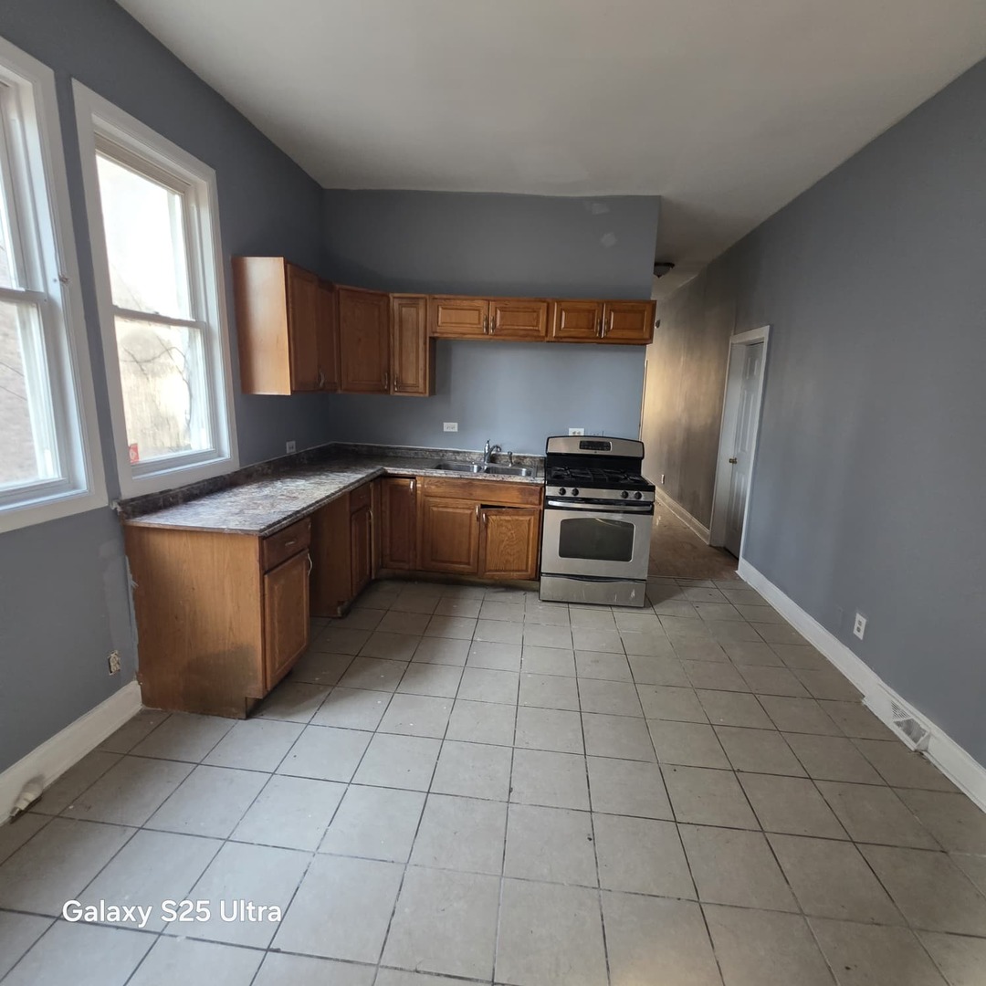 9021 South Exchange Avenue Chicago, IL 60617 - Photo 3 of 13