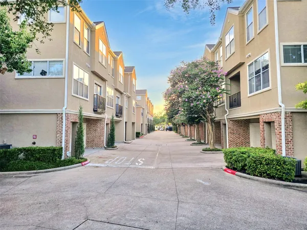 $2,450 | 12707 Boheme Drive, Unit 506, Houston, TX 77024