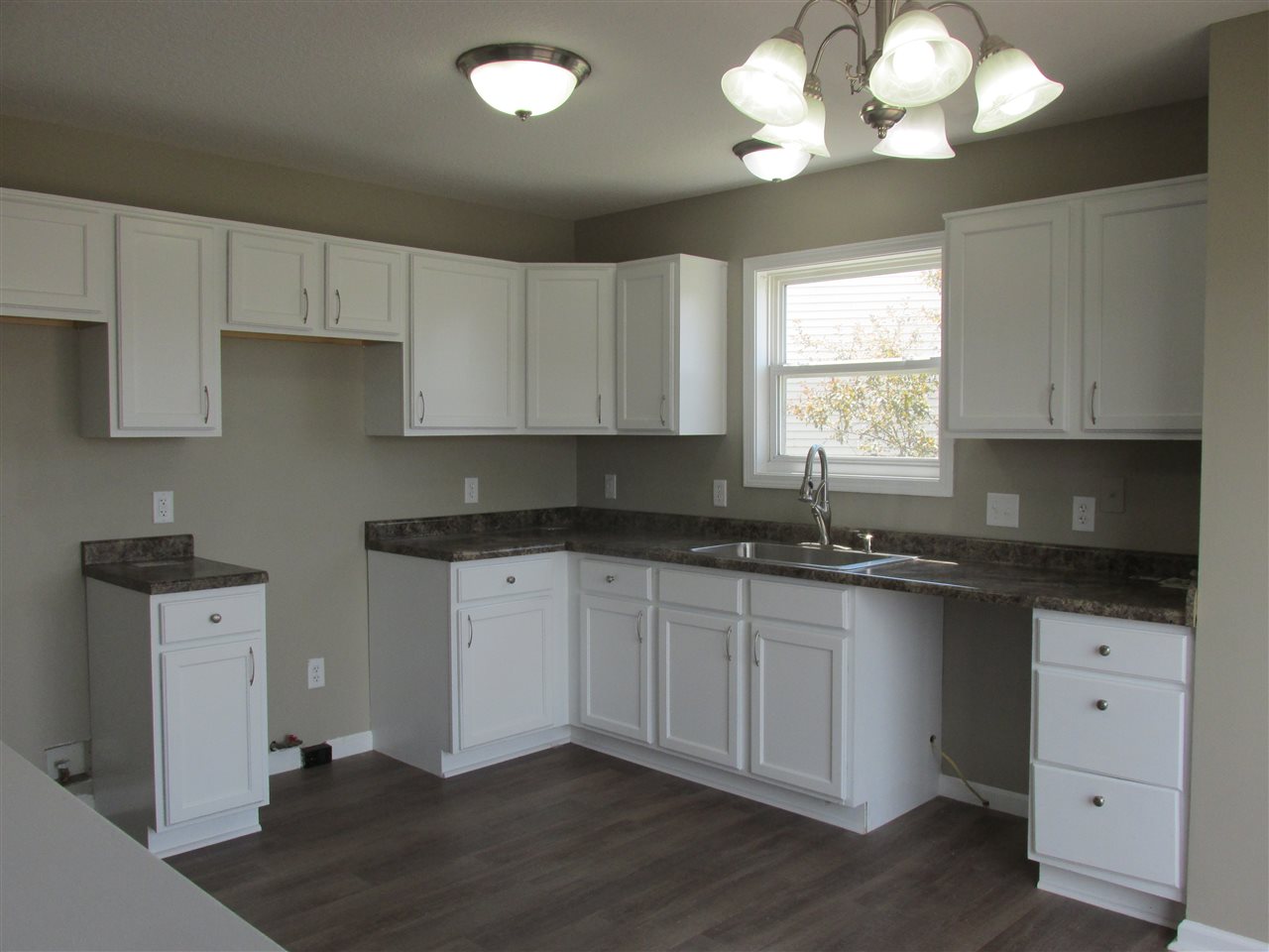 206 Riley Place Fort Wayne, IN 46825 - Photo 4 of 18 Gallery Image 4