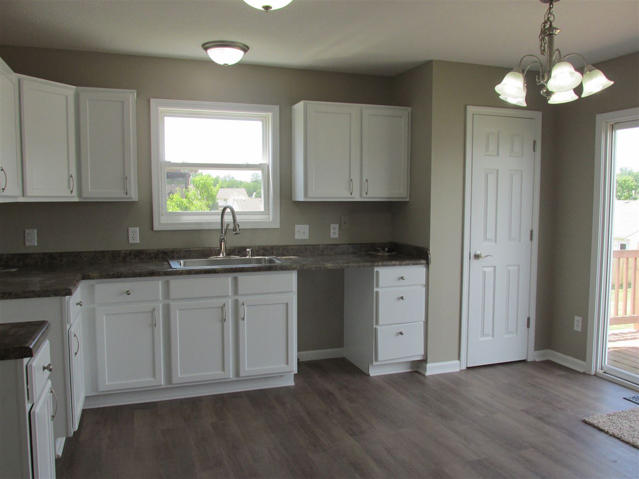 206 Riley Place Fort Wayne, IN 46825 - Photo 5 of 18 Gallery Image 5