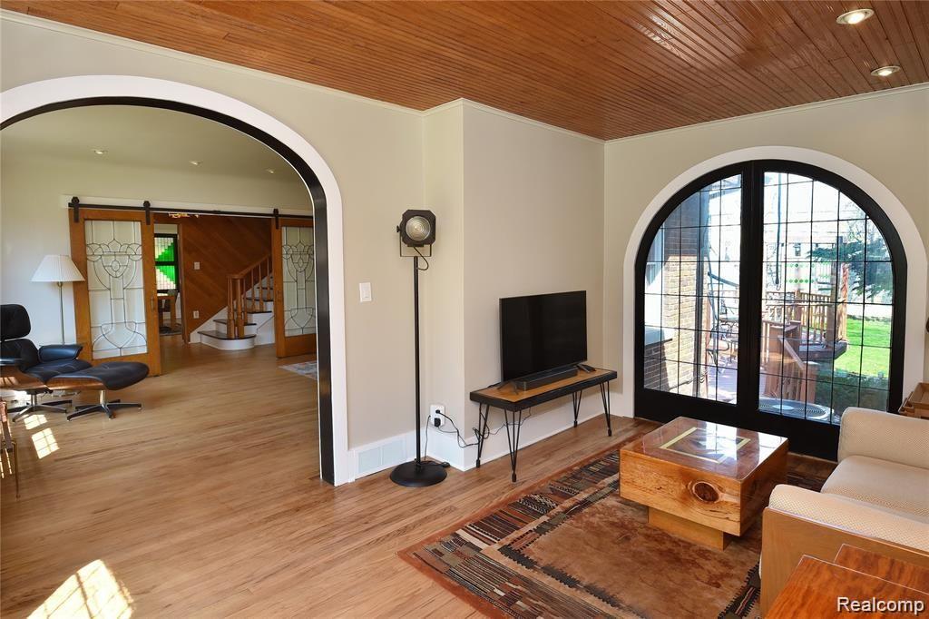 26764 York Road Huntington Woods, MI 48070 - Photo 8 of 45