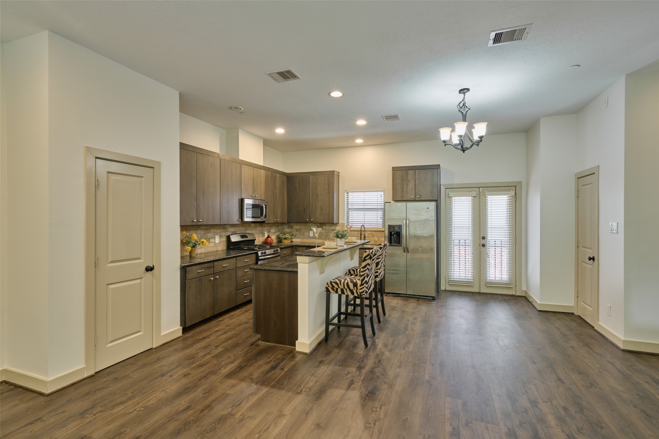 2422 Navigation Boulevard, Unit E Houston, TX 77003 - Photo 13 of 29 a view of a dining room with furniture a kitchen and chandelier